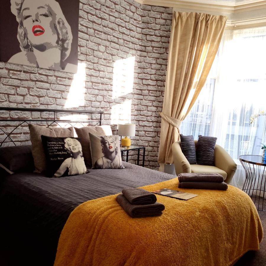 Lynbar Hotel Blackpool Bagian luar foto