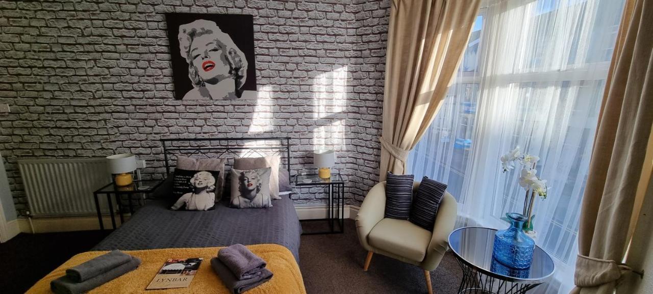 Lynbar Hotel Blackpool Bagian luar foto