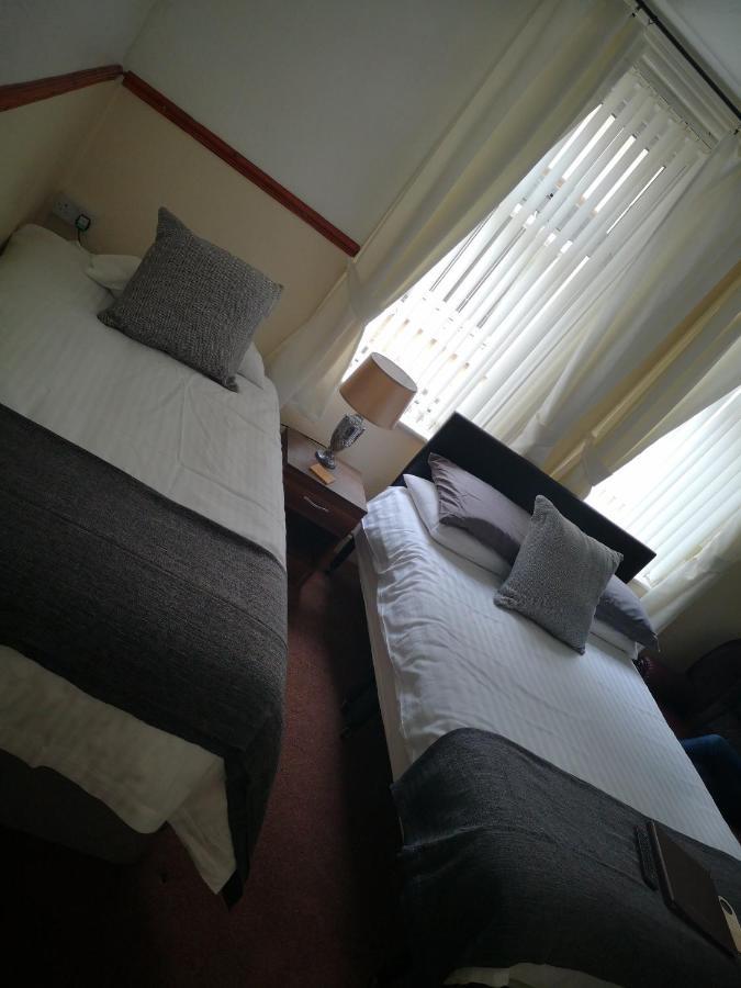 Lynbar Hotel Blackpool Bagian luar foto